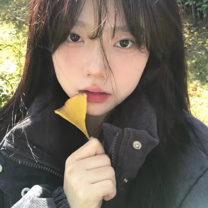 戴金色面具的男子